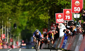 Remco Evenepoel gana la Serie Dorada de Ámsterdam 2026.